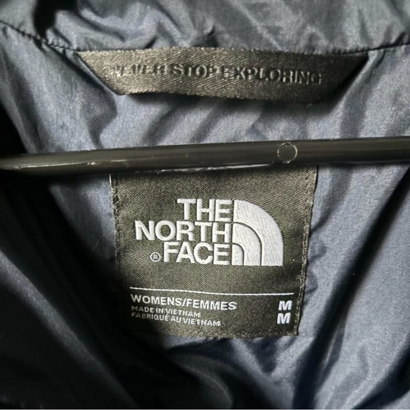 The North Face Holladown crop Cross-Stitch Goose Down Puffer Jacket, size Medium - Picture 5 of 17